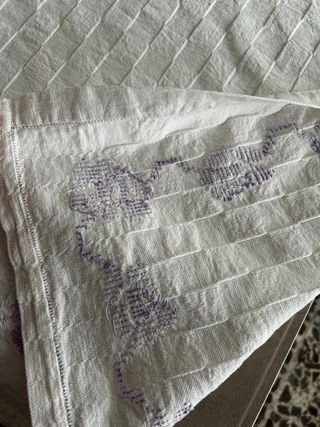 Tovaglia quadrata in  lino ricamo punto croce