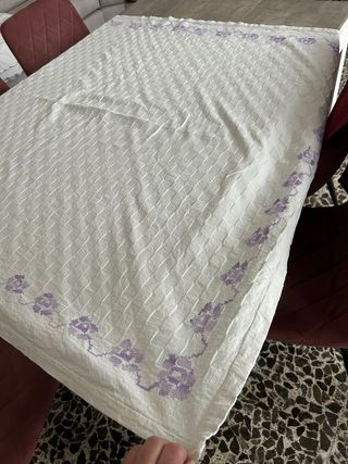 Tovaglia quadrata in  lino ricamo punto croce