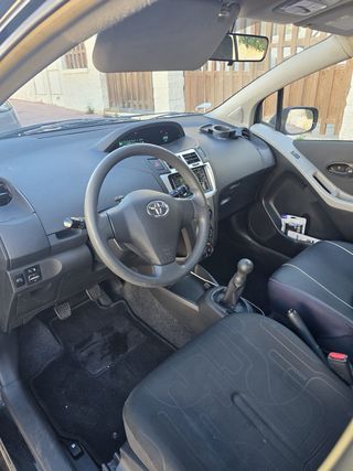 Toyota Yaris 2011