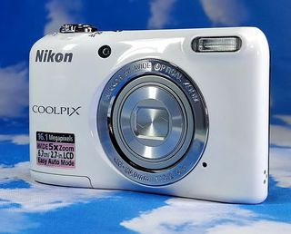 Cámara Digital Nikon Coolpix L27 Blanca