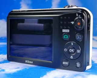 Cámara Digital Nikon Coolpix L27 Blanca