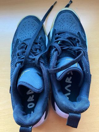 Zapatillas Nike Negras y Doradas