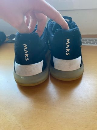 Zapatillas Nike Negras y Doradas