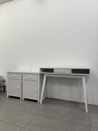 Conjunto Escritorio y Mesas de noche a Juego