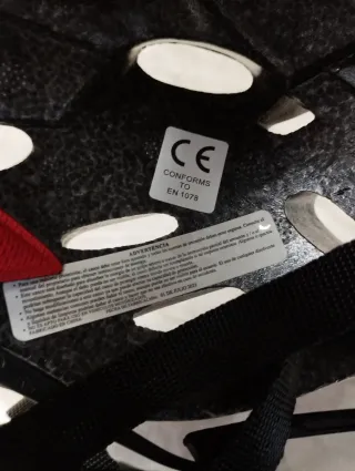 Casco de Bicicleta Negro y Rojo