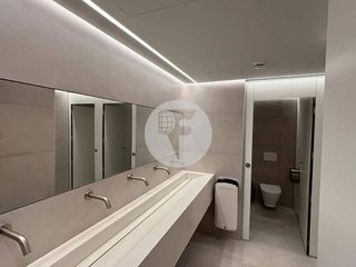 Local comercial en alquiler en El Parc i la Llacuna del Poblenou en Barcelona