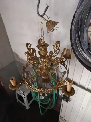 Lámpara de bronce antigua