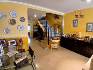 Casa adosada en venta en Valdepeñas