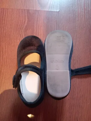 Zapatitos negros para niña, número 28
