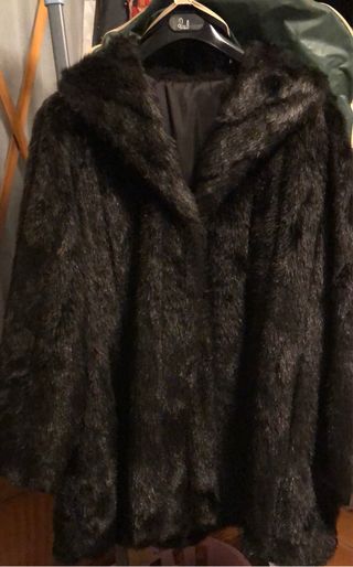 Abrigo imitación piel negro