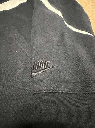Sudadera Nike Negra con Logo Blanco Grande