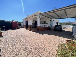 Chalet en venta en El Padrón - El Velerín - Voladilla en Estepona