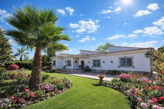 Chalet en venta en Manantiales - Lagar - Cortijo en Alhaurín de la Torre