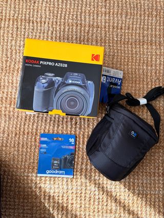 Cámara Kodak Pixpro AZ528 + funda + SD