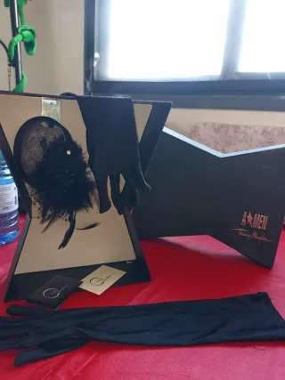 Tocado y guantes Thierry Mugler negros