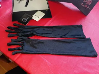 Tocado y guantes Thierry Mugler negros