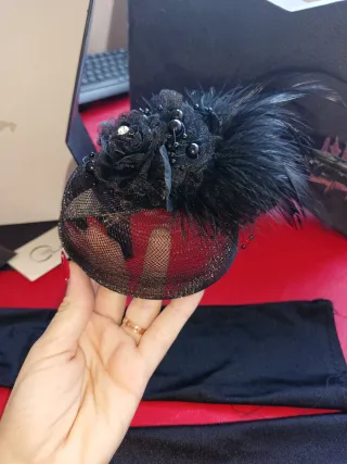 Tocado y guantes Thierry Mugler negros