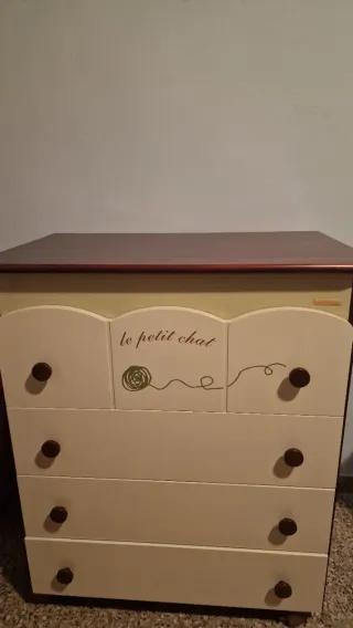 Cómoda bebé Le Petit Chat + bañera