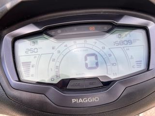 Piaggio Beverly 300 HPE S Plata