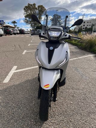 Piaggio Beverly 300 HPE S Plata