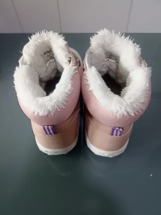 Botas de nieve rosas de niña con velcro