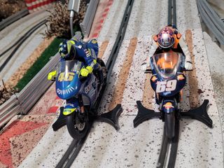 2 motos Scalextric Honda RC211V y Yahama Go