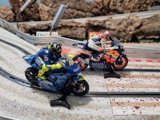 2 motos Scalextric Honda RC211V y Yahama Go