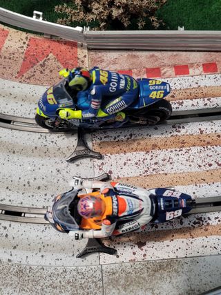 2 motos Scalextric Honda RC211V y Yahama Go