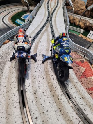 2 motos Scalextric Honda RC211V y Yahama Go