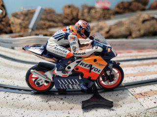 2 motos Scalextric Honda RC211V y Yahama Go