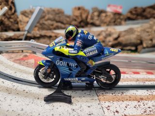 2 motos Scalextric Honda RC211V y Yahama Go