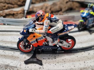 2 motos Scalextric Honda RC211V y Yahama Go