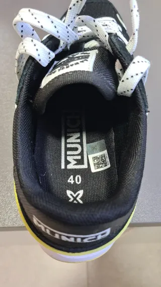 Zapatillas Munich Negras y Blancas