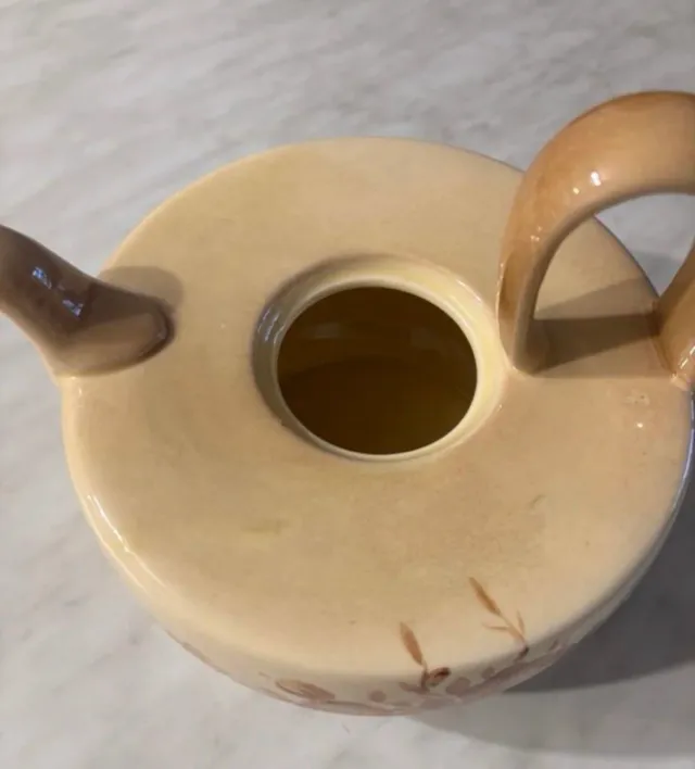 Botijo de cerámica con flores