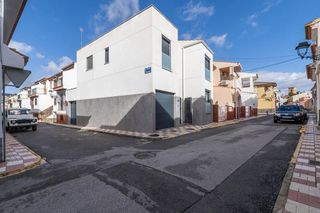 Casa adosada en venta en Albolote