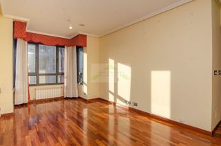 Piso en venta en Os Mallos - San Cristóbal en Coruña (A)