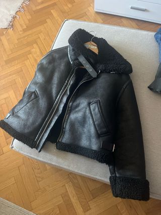 Cazadora aviador negra con borreguito