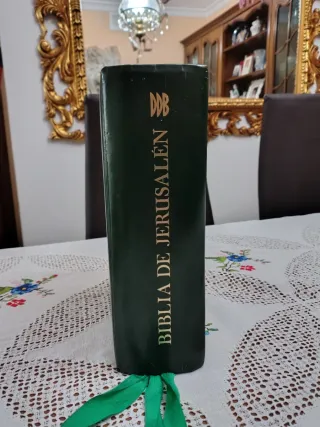 Biblia .Gran tamaño.Muy ilustra y bien conservada.