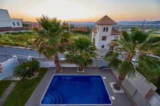 Chalet en venta en Zubia (La)