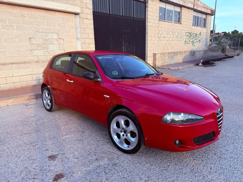 Alfa Romeo 147 2006 negociable - foto 1