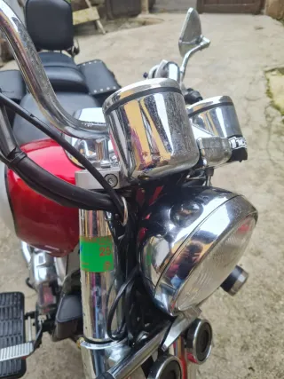 Moto Daelim Cruiser Roja y Plata