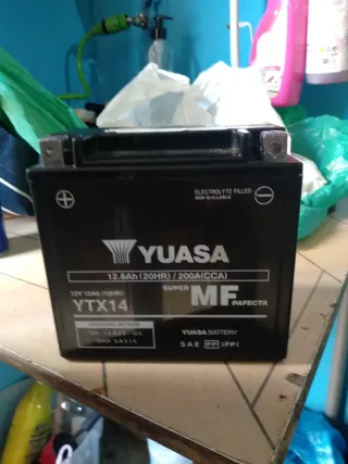 Batería YUASA YTX14 Moto