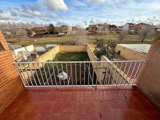 Casa adosada en venta en Villanueva de la Torre