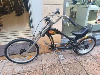 Bicicleta Chopper Negra con Llamas