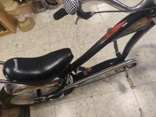 Bicicleta Chopper Negra con Llamas