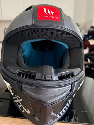 Casco MT Negro y Gris