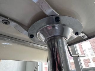 TABURETES REGULABLES PLATEADOS Y BLANCOS