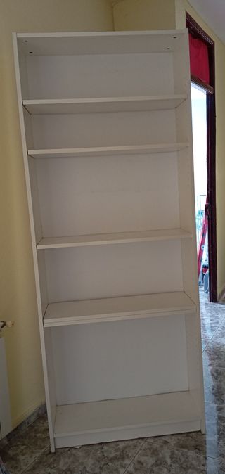 Estantería blanca de madera