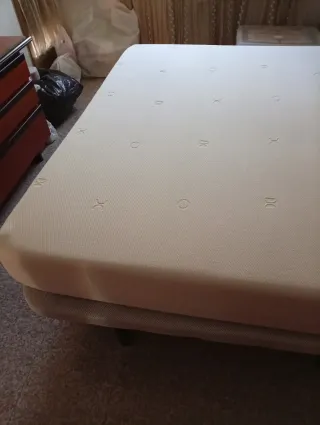 Colchón viscoelástico con base y patas