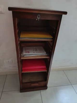 Mobile archivio con serrandina in legno